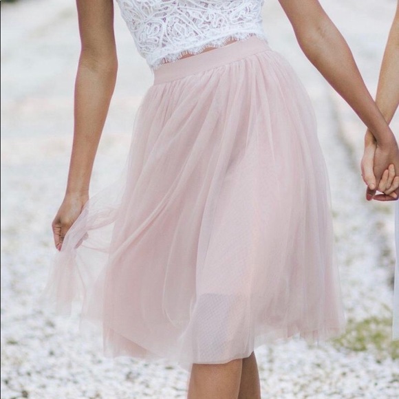 Esley Tulle Midi Skirt! 💕 - Picture 3 of 8